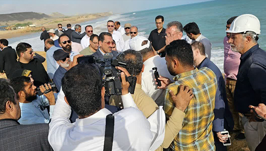 بازدید وزیر صمت از از طرح ملی انتقال آب از دریای عمان به استانهای شرقی کشور 