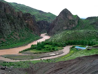 سد و نیروگاه پیر تقی